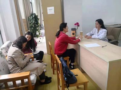 我校邀請醫(yī)院專家來校開展健康體檢咨詢服務(wù)